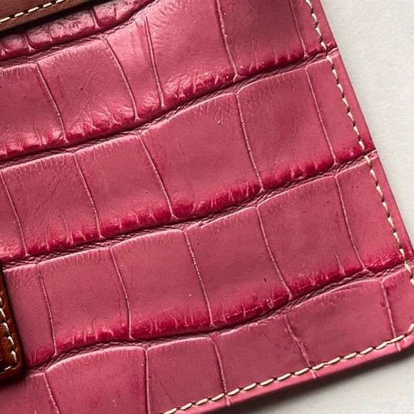 EUC Dooney & Bourke Pink Croc Embossed Slim Wristlet Clutch Purse - Picture 14 of 16